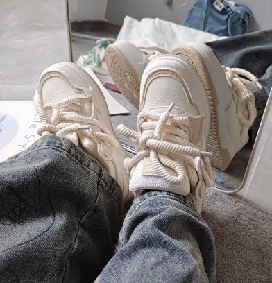 Damen Sportliche Sneakers mit verstellbarem Schnürsystem und farbenfrohen Akzenten EB