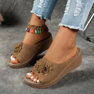 Damen Komfortable Zehentrenner-Sandalen mit floralen Akzenten EB