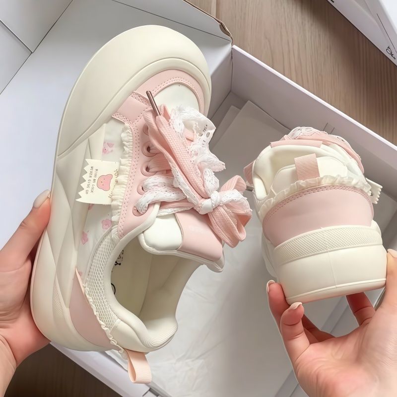 Damen Sneakers mit dekorativen Rüschen und verspielten Schleifen EB