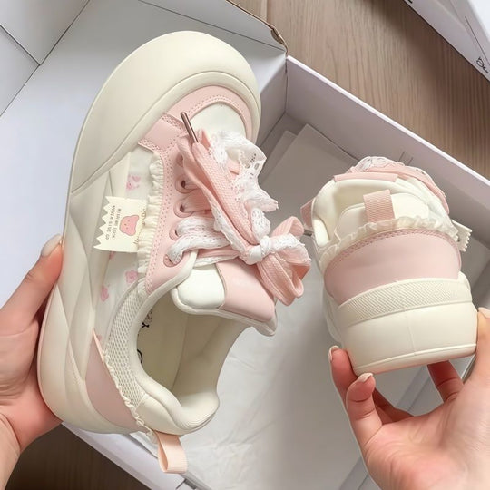 Damen Sneakers mit dekorativen Rüschen und verspielten Schleifen EB