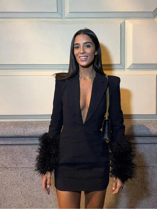 Damen Sexy Minikleid mit tiefem V-Ausschnitt und glamourösen Federärmeln EB