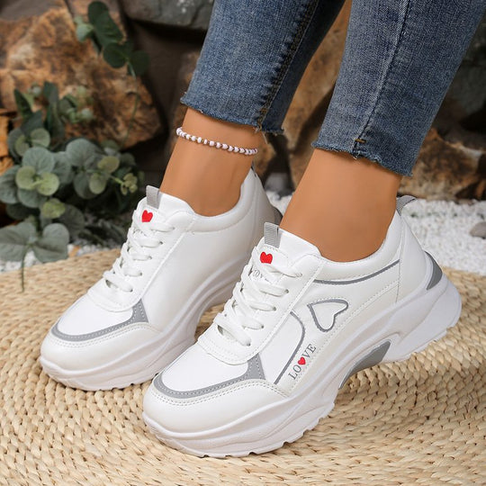 Damen sportive Sneakers mit trendiger Herz-Applikation EB