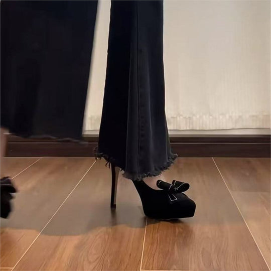Damen elegante High Heel Plateau-Pumps mit Riemen und Schleifenapplikation EB