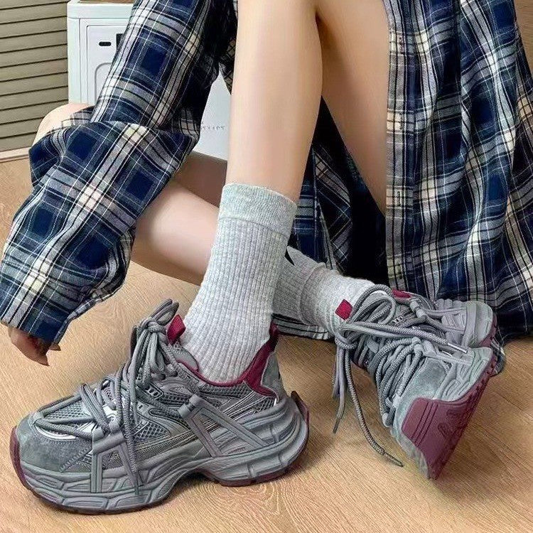 Damen Sportliche Sneakers mit futuristischem Design und stabiler Sohle EB