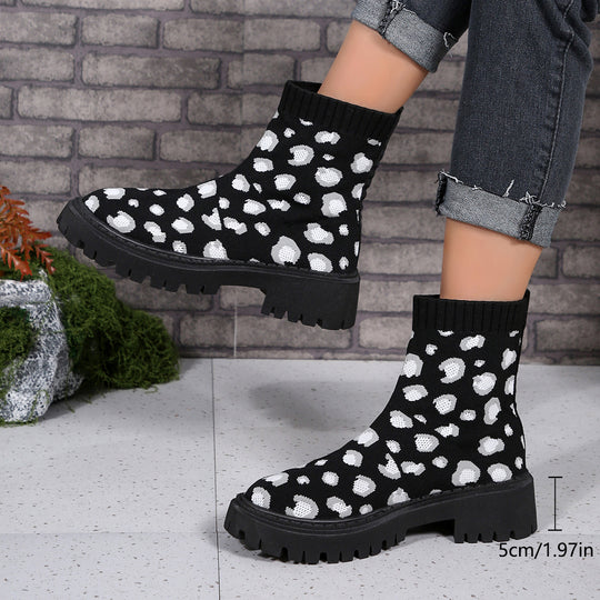Damen Modische Stiefeletten mit strukturiertem Obermaterial und rutschfester Sohle EB