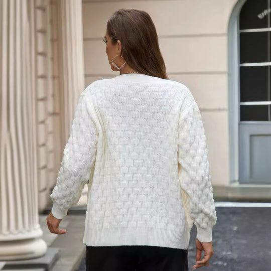 Damen Strickjacke mit modernen Zopfmustern und schicken Knopfdetails EB