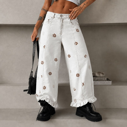 Damen weite Denimhose mit Gänseblümchen-Print, hohem Bund und Rüschenabschluss Eichborn Berlin