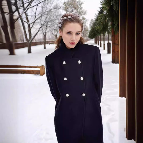 Damen Eleganter Kurz-Mantel mit doppelter Knopfreihe und seidigen Details EB