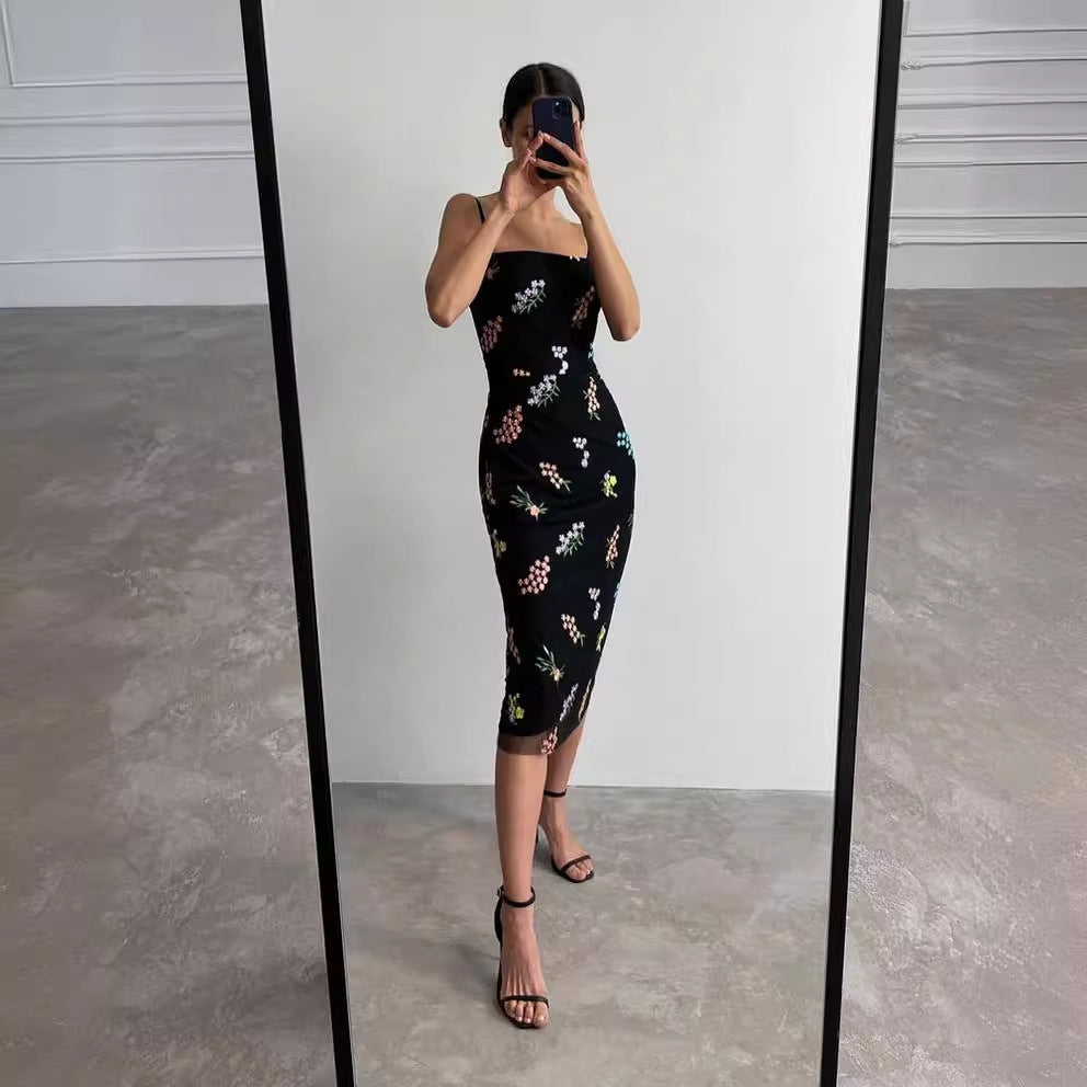 Damen Maxikleid mit floraler Handstickerei und zartem Trägerdesign EB
