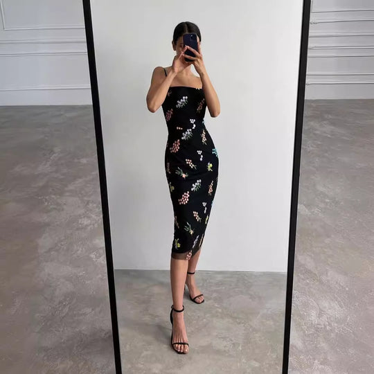 Damen Maxikleid mit floraler Handstickerei und zartem Trägerdesign EB