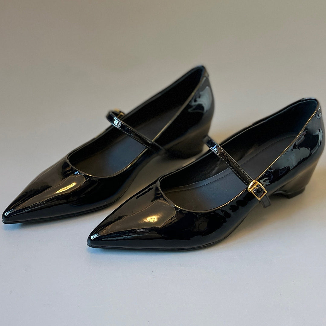 Damen elegante Pumps mit verstellbarem Riemen und spitzem Zehenbereich EB