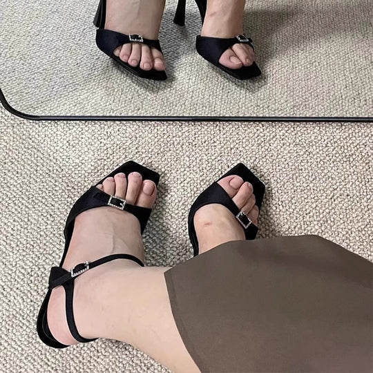 Damen elegante Slingback Sandalen mit filigranem Riemchen und funkelnder Applikation EB