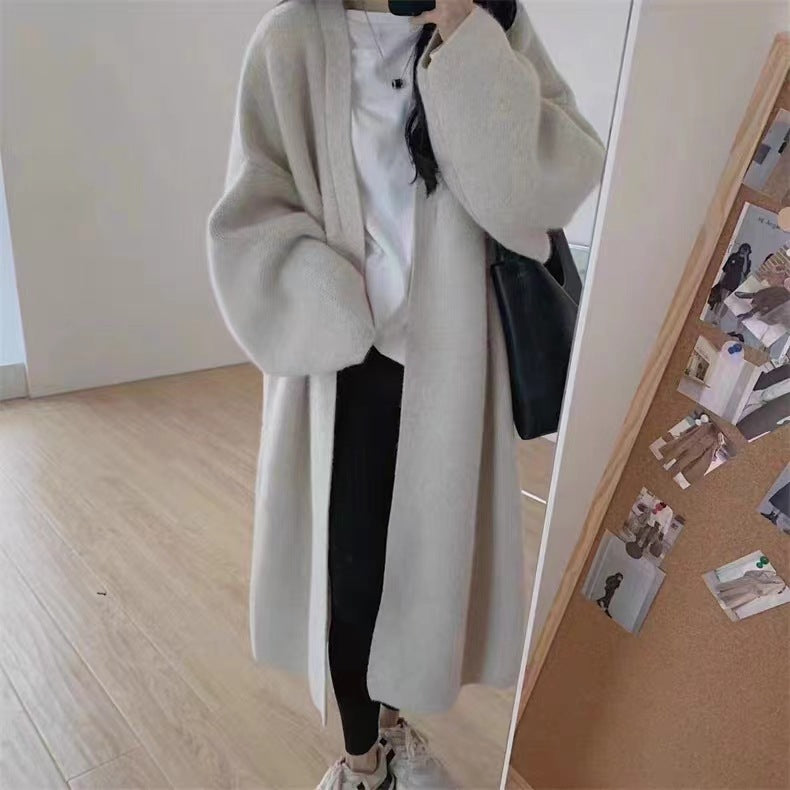 Damen Langer Wollmantel im minimalistischen Stil mit weitem Schnitt und eleganten Details EB