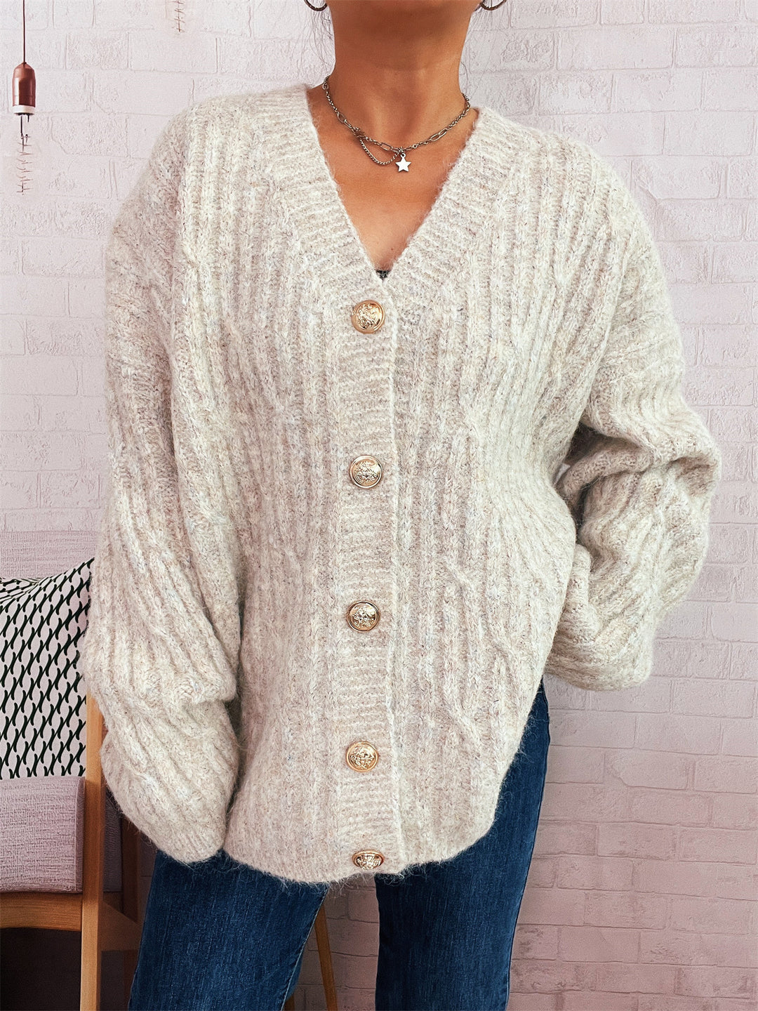 Damen Strickjacke mit luxuriöser Struktur und eleganten Knopfdetails EB