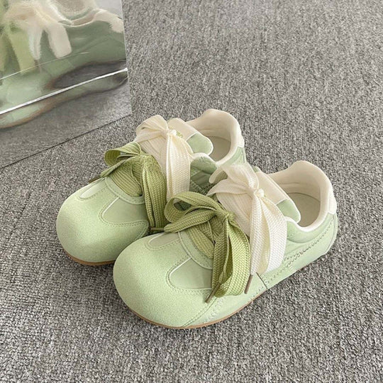Damen modische Sneakers mit besonders weichem Obermaterial und einstellbarem Klettverschluss EB