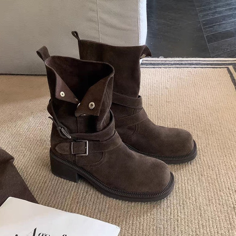 Damen Leder Stiefeletten mit dekorativem Riemen und robustem Blockabsatz EB