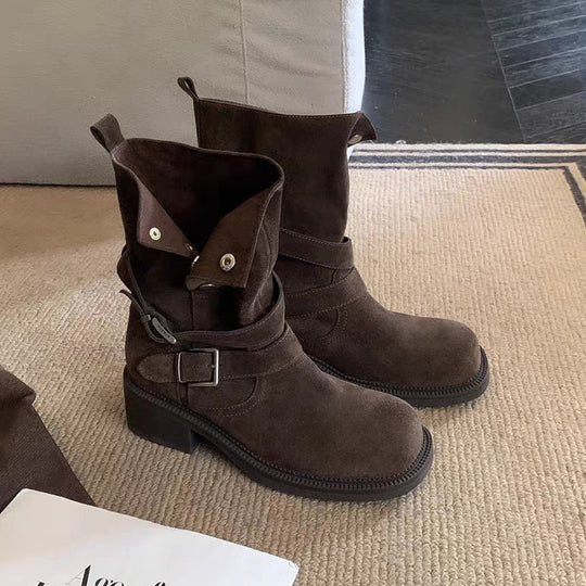 Damen Leder Stiefeletten mit dekorativem Riemen und robustem Blockabsatz EB