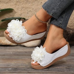 Damen Komfortable Pantoletten mit blumenförmigem Dekor EB