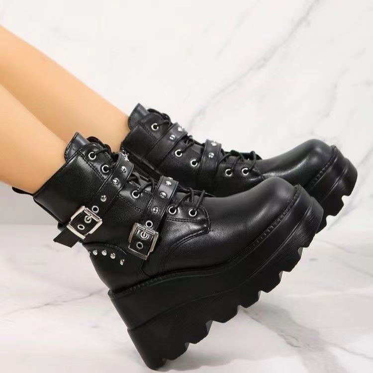 Damen Wedge-Stiefeletten mit dekorativen Schnallen und robuster Profilsohle EB
