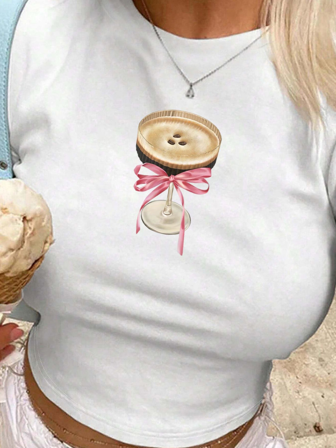 Damen Crop-T-Shirt mit künstlerischem Lippenmotiv und kreativem Druck EB
