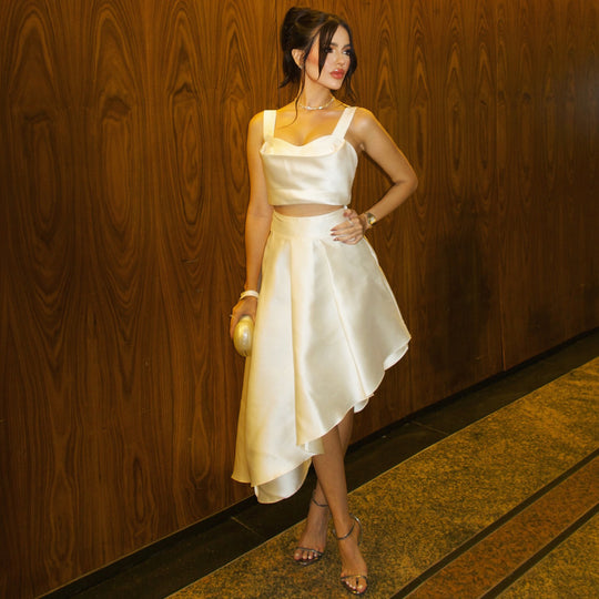 Damen Abend-Outfit mit elegantem angesagten Schnitt EB