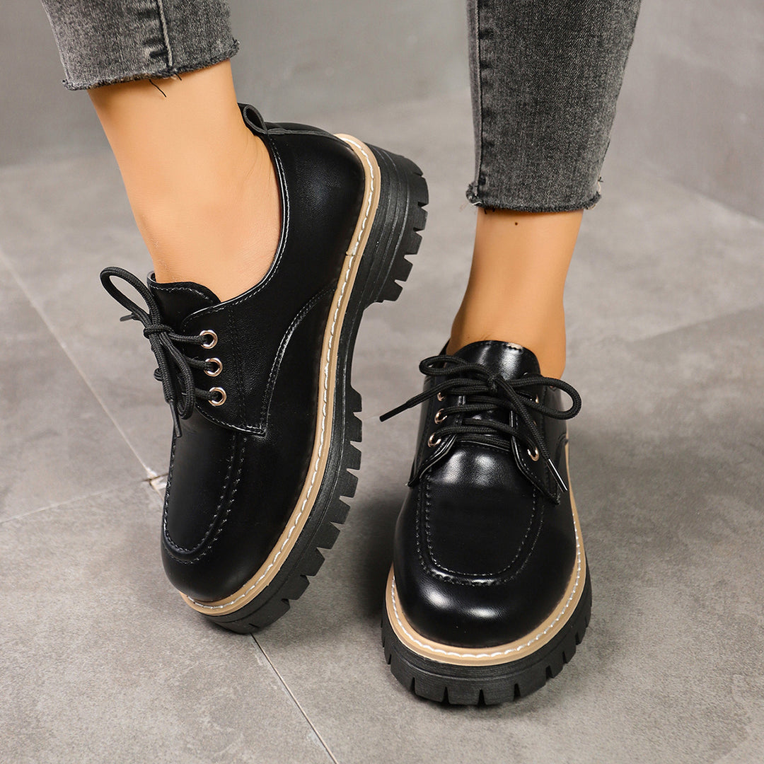 Damen Stilvolle Boots mit robustem Sohlenprofil und modischem Schnürsystem EB