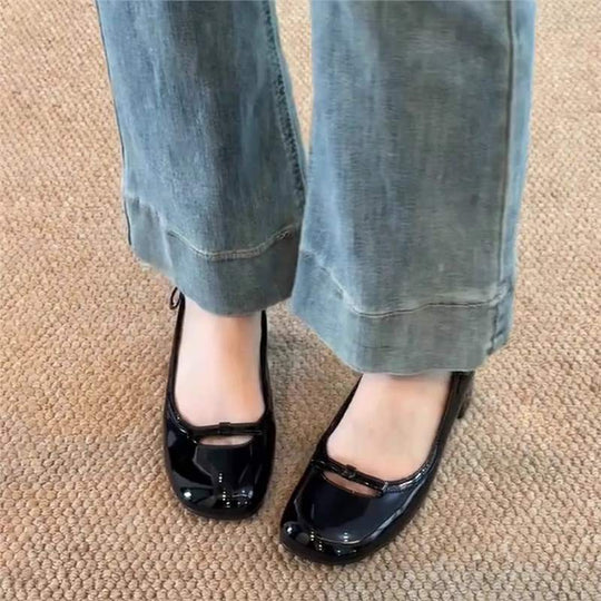 Damen Ballerinas mit komfortablem Blockabsatz und floraler Schnallenverzierung EB
