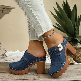 Damen Komfortable und stylische Clogs mit dekorativem Anhänger EB