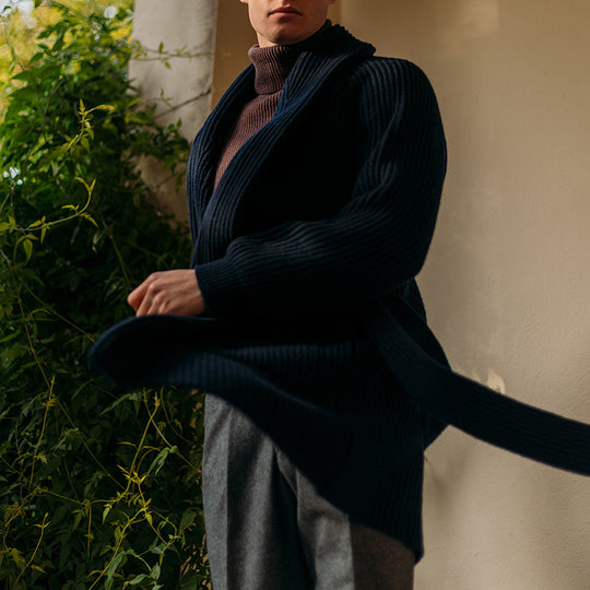 Herren Strickmantel mit breitem Gürtel und praktischen Taschen EB