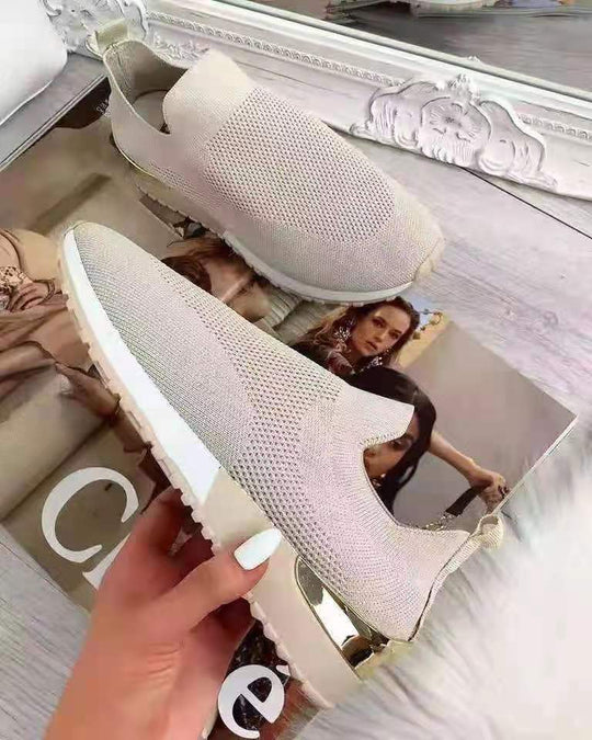 Damen Atmungsaktive Slip-On Sneakers mit glänzendem Akzent EB