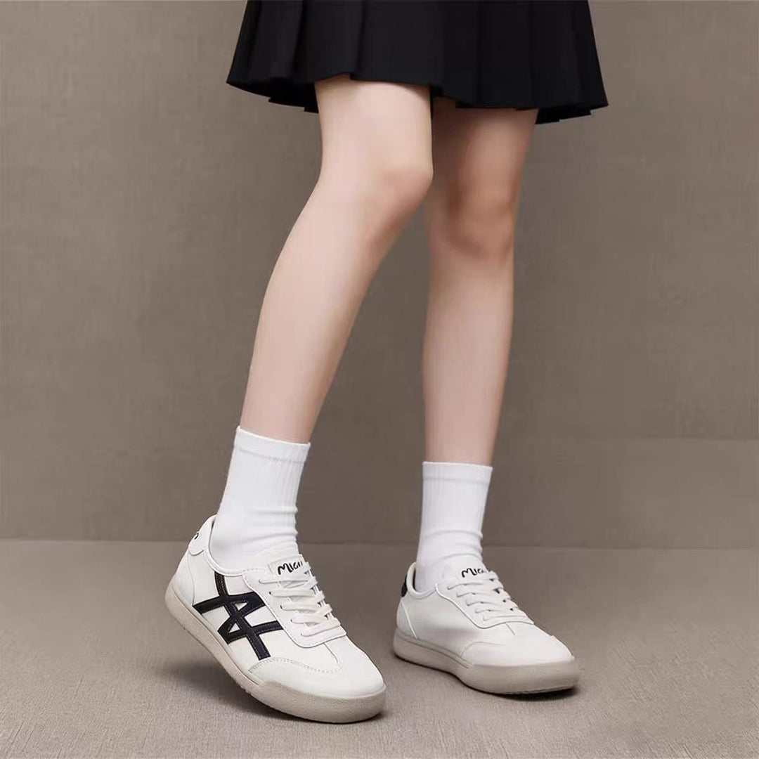 Damen Sportliche Sneakers mit modischem Einsatz und rutschfester Sohle EB