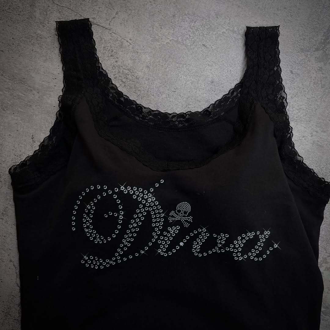 Damen Designer-Top mit Spitzenakzenten und glitzerndem Druck EB