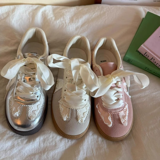 Damen modische Sneakers mit edlem Satinband EB