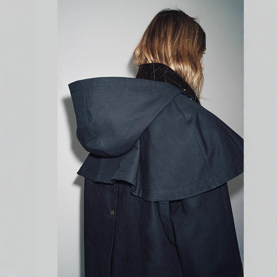 Damen wasserabweisende Outdoor-Jacke mit innovativem Kapuzen-Design EB