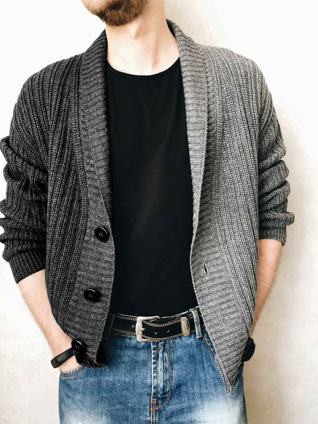 Herren Strickjacke mit strukturierter Oberfläche und modernen Knöpfen EB
