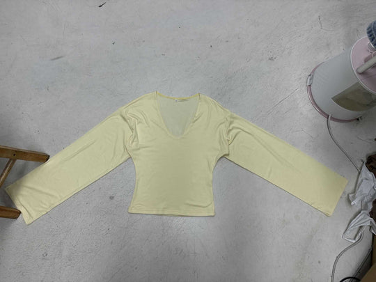 Damen nan tailliertes Langarm-Cropped-Shirt mit V‑Ausschnitt, überschnittener Schulter und soften Jersey-Qualität EB
