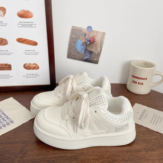 Damen Sneakers im minimalistischen Design mit strukturierter Oberfläche und weicher Dämpfung EB
