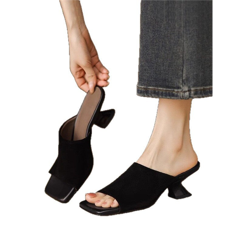Damen elegante Mules mit geschwungenem Absatz EB