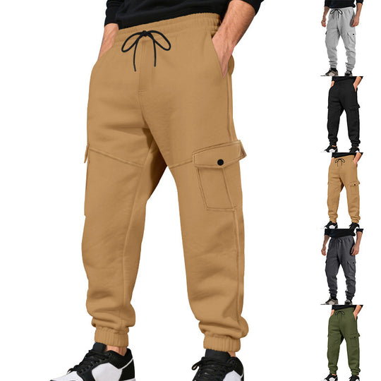Herren nan urban-militärische Cargo-Jogginghose mit knieabgesteppten Einsätzen, seitlichen Klappentaschen und gerippten Beinabschlüssen EB