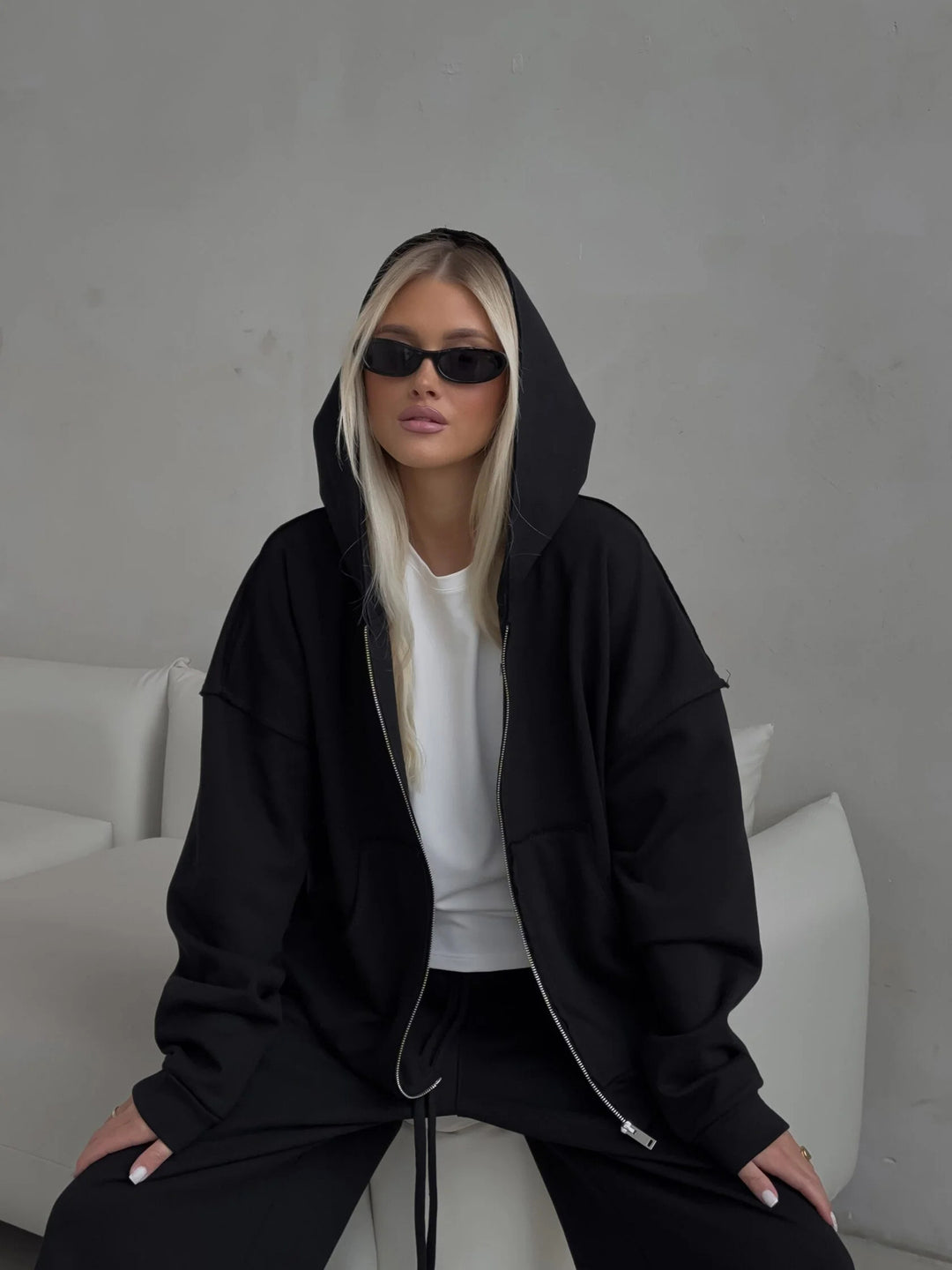 Damen oversized kurz geschnittener Kapuzenpullover und hochtaillierte Jogginghose Set aus Bio-Baumwollfleece EB