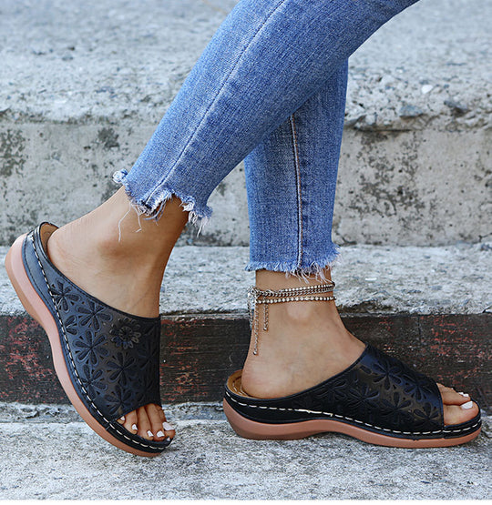 Damen Komfortable Clogs mit floralen Applikationen und anatomischem Fußbett EB