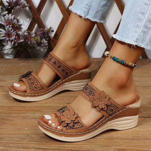 Damen stilvolle Wedge-Pantoletten mit floralen Akzenten EB