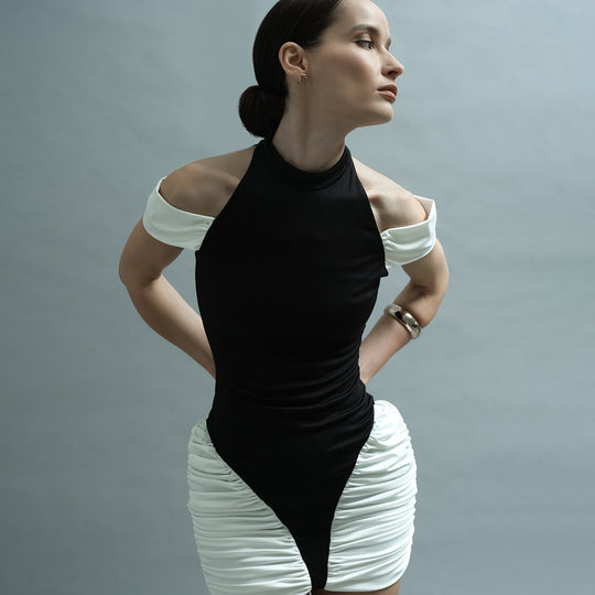 Damen Stilvolles Bodycon-Kleid mit innovativen Rüschendetails EB