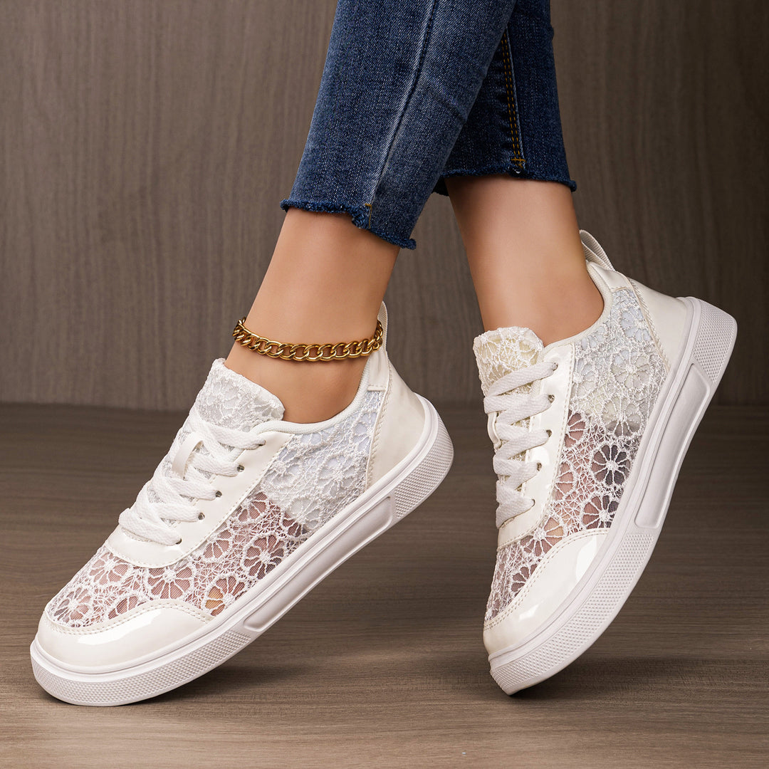 Damen Sneakers mit filigraner Spitzenoptik und dämpfender Sohle EB