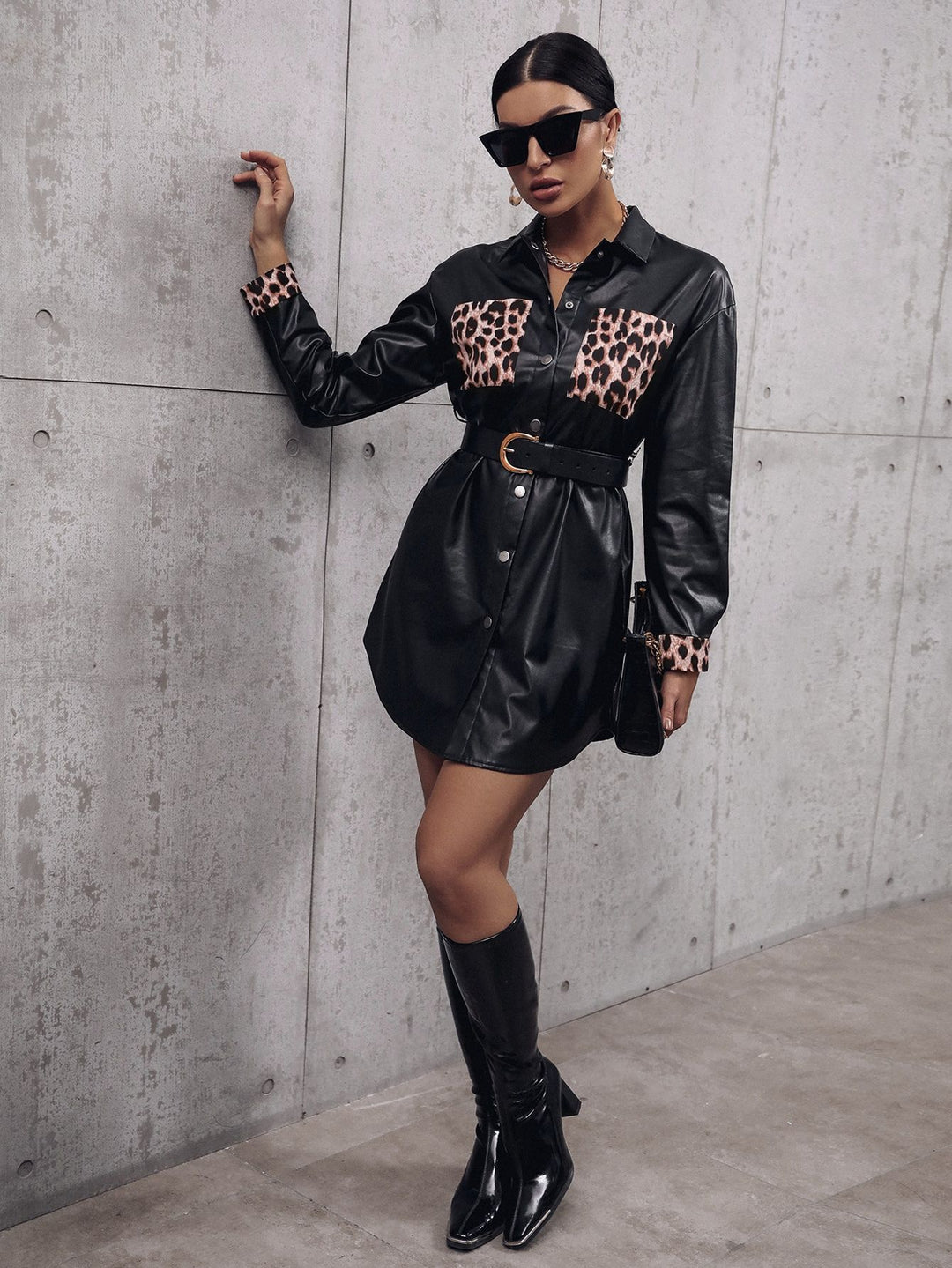 Damen Kunstleder Hemdblusenkleid mit animalischem Print und taillierbarem Gürtel EB
