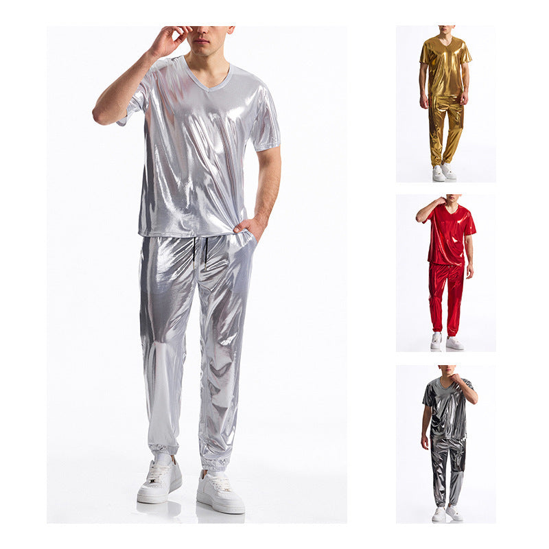 Herren Sportliches Set aus glänzendem Material mit V-Ausschnitt EB