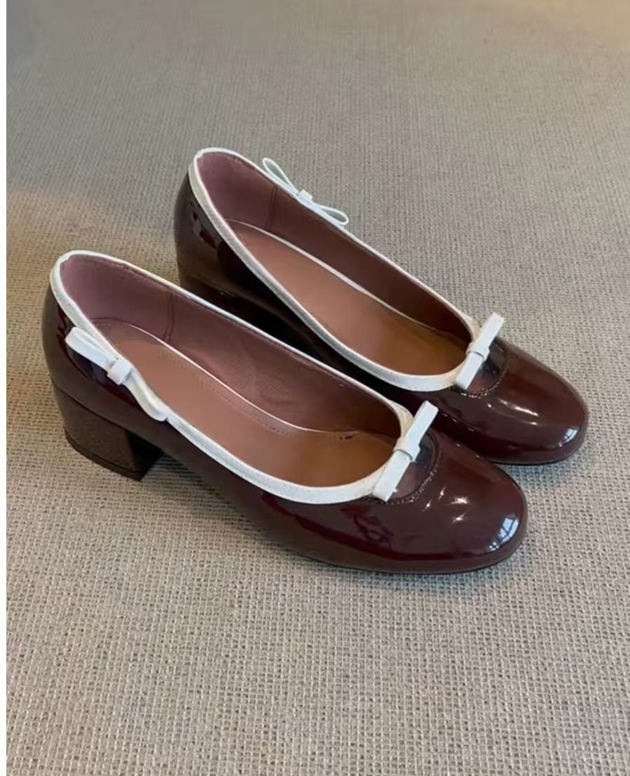 Damen Elegante Ballerina-Pumps mit verspieltem Schleifendetail und komfortablem Blockabsatz EB