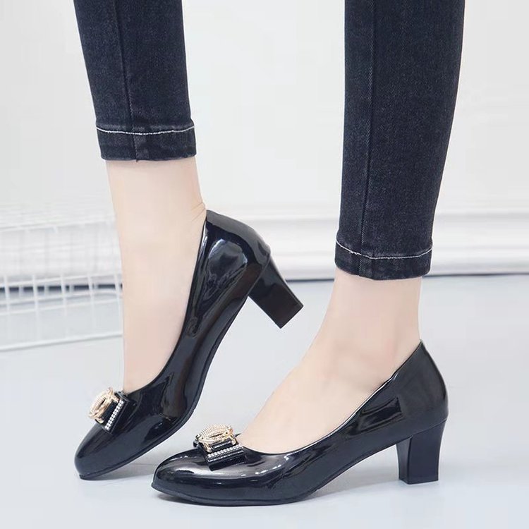 Damen elegante Pumps mit modischem Schmuckdetail EB
