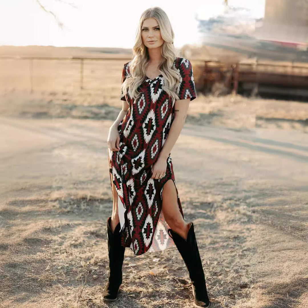 Damen Maxikleid mit tribal-inspiriertem Muster und hochstylisierten Seitenschlitzen EB