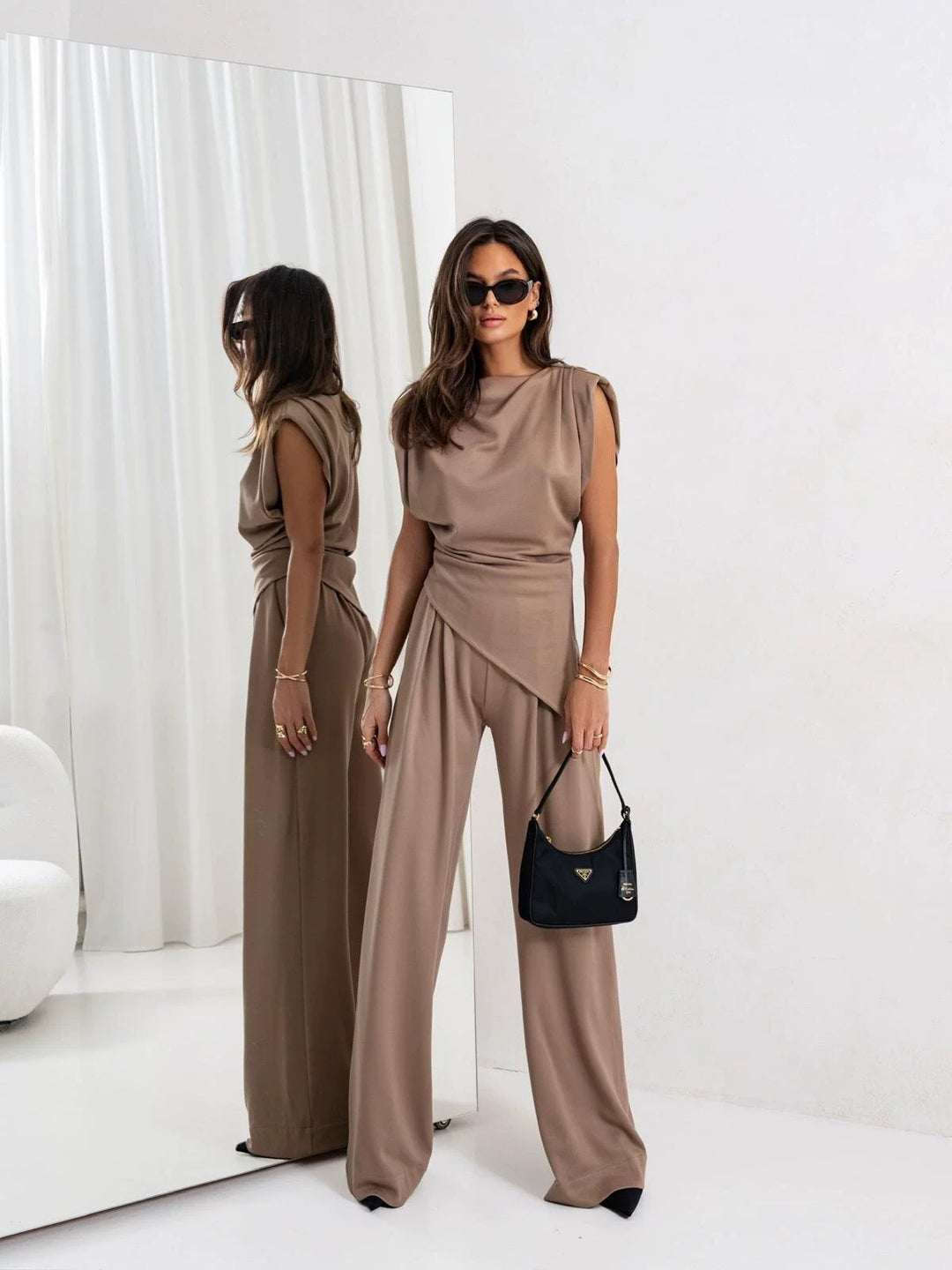 Damen Modischer Jumpsuit mit asymmetrischem Schnitt und fließendem Material EB